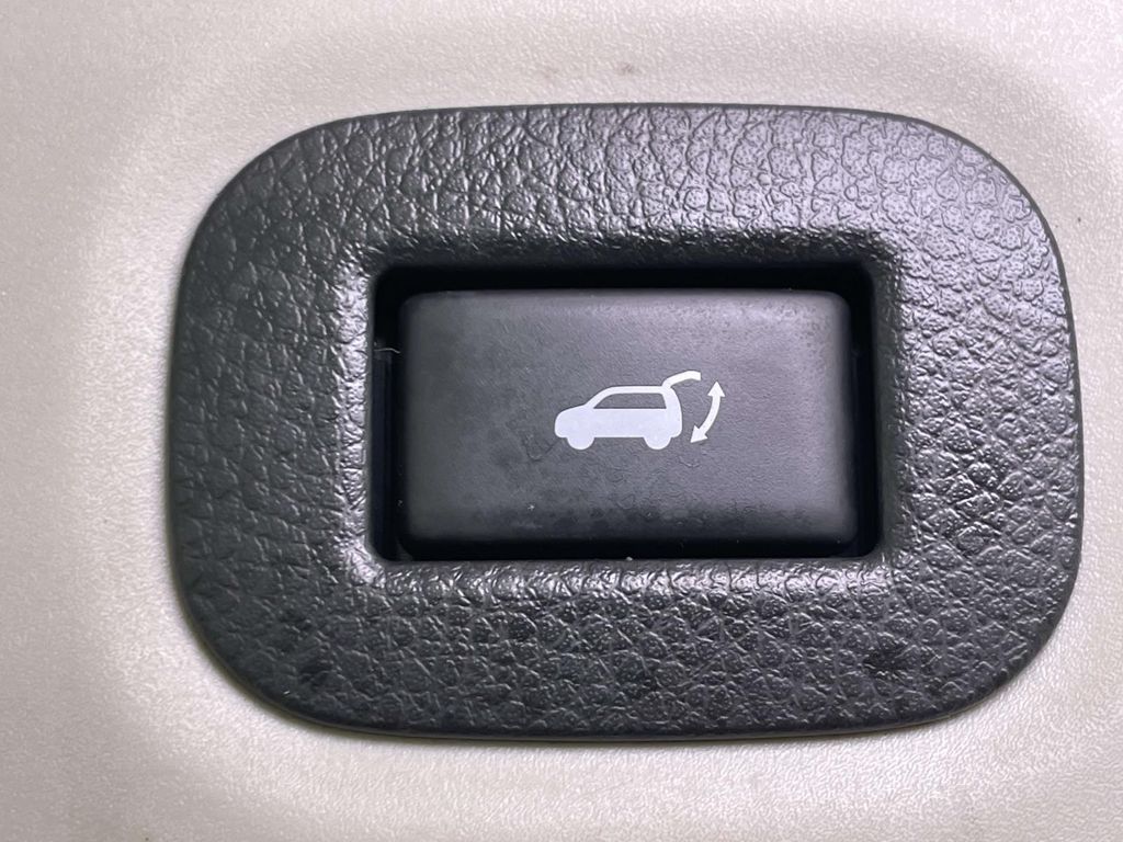 2016 Nissan Rogue SV White at Grove City Ford