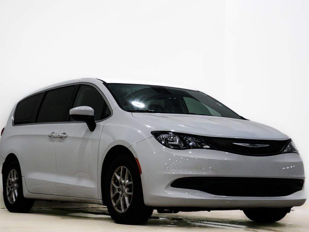 2023 Chrysler Voyager LX FWD