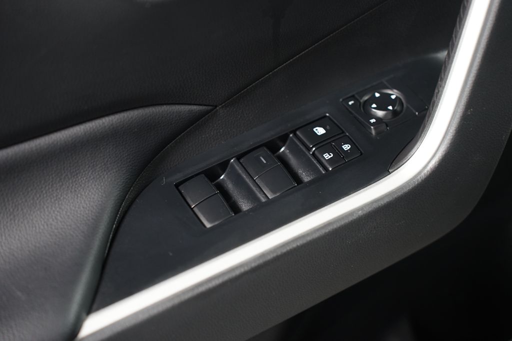 2022 Toyota RAV4 LE 28