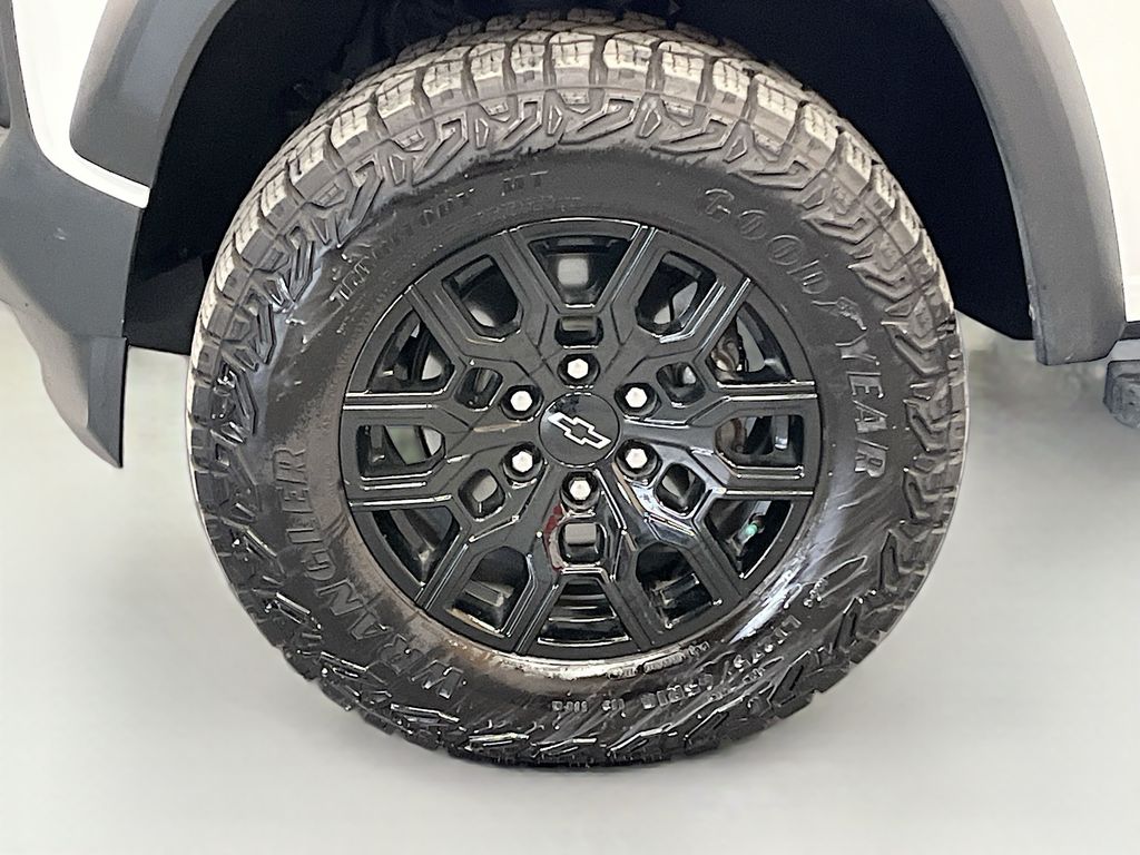 Used 2024 Summit White Chevrolet Trail Boss image 30