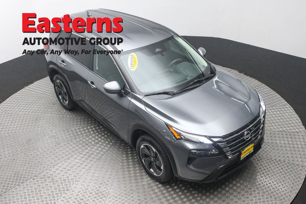 Used 2024 Gray Nissan SV image 3