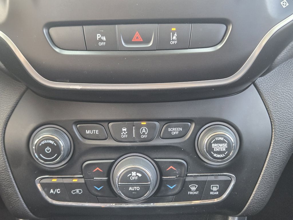 used 2020 Jeep Cherokee car, priced at $19,492