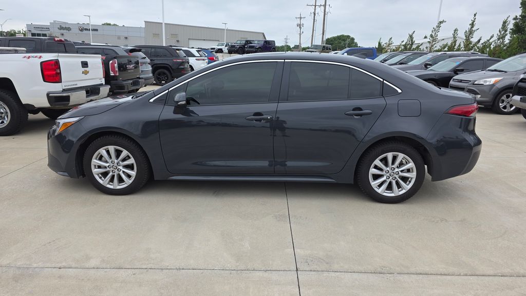 Used 2025 Toyota Corolla XLE with VIN JTDBCMFE5S3105578 for sale in Kansas City