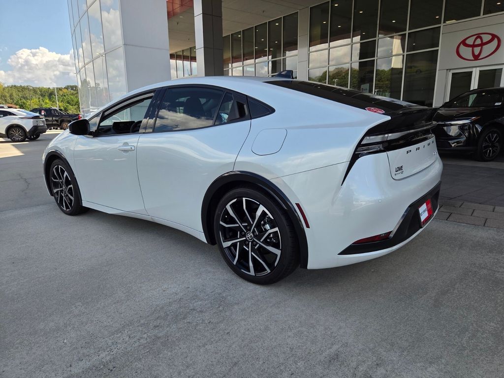 2026 Toyota Prius Plug-in Hybrid XSE - Photo 9