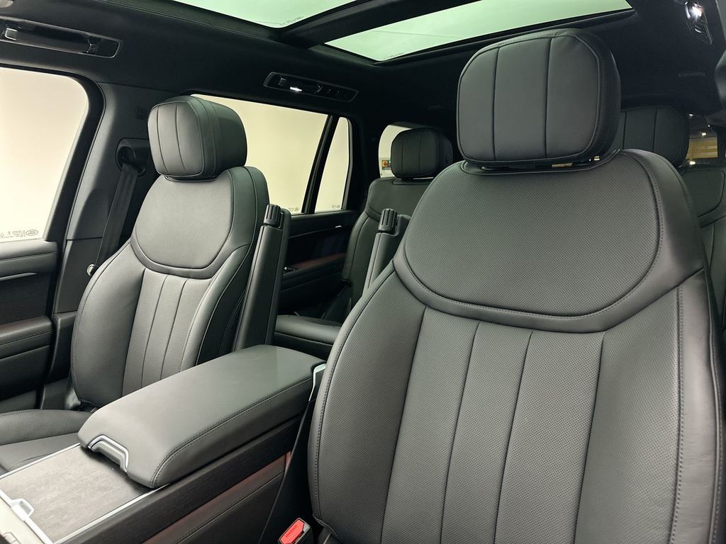 Thumbnail: 2025 Land Rover Range Rover - 9
