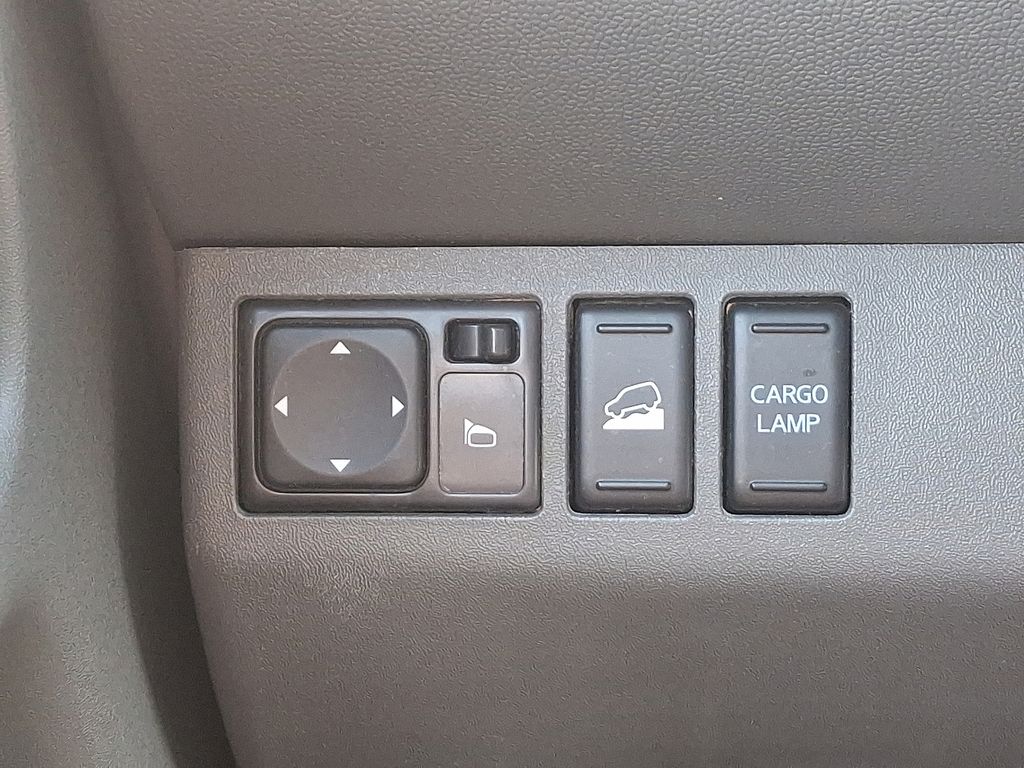 2014 Nissan Frontier SL 24