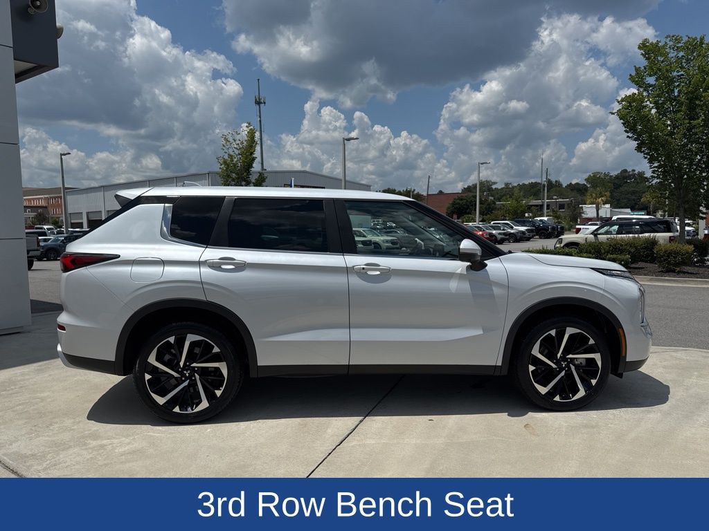 2022 Mitsubishi Outlander SE
