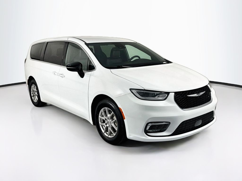 Thumbnail: 2025 Chrysler Pacifica - 3