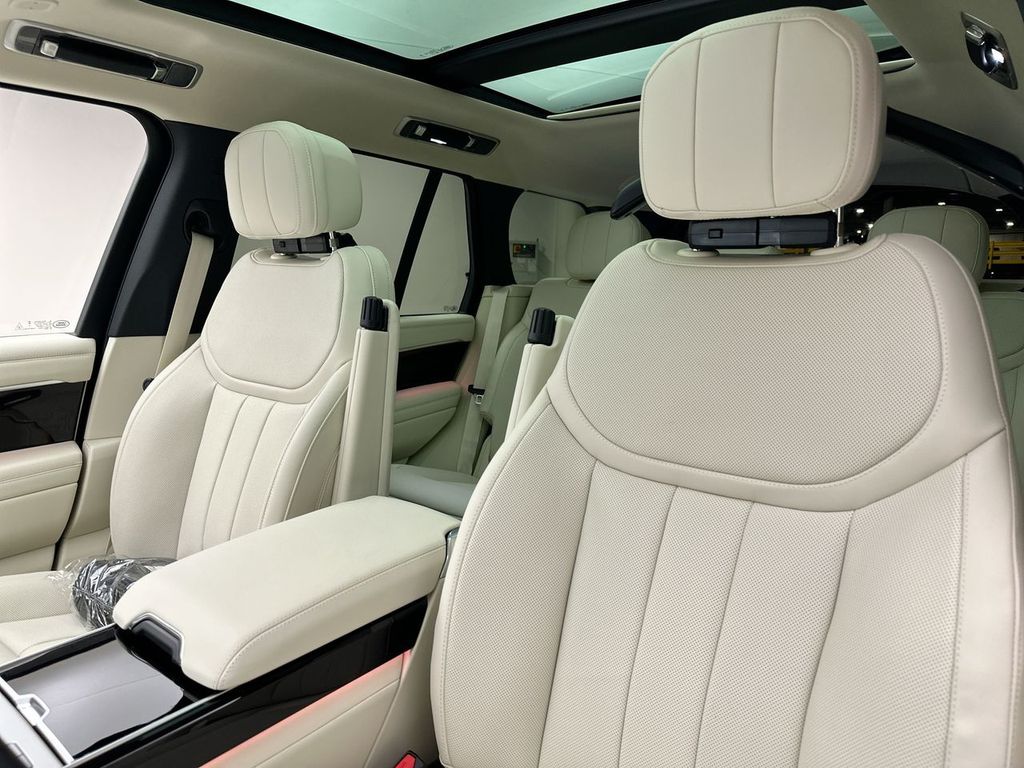 Thumbnail: 2026 Land Rover Range Rover - 10