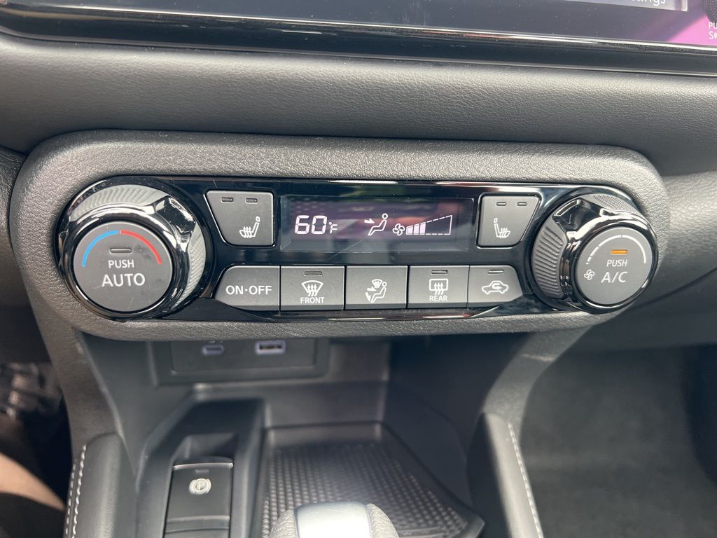 2024 Nissan Kicks SR photo