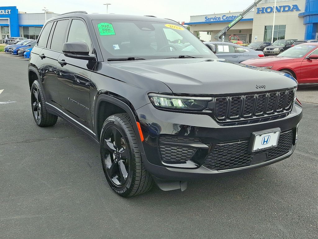 Thumbnail: 2022 Jeep Grand Cherokee - 3