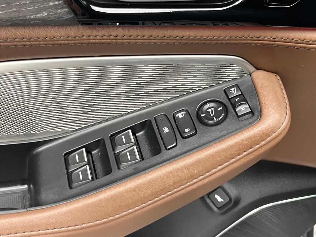 Thumbnail: 2022 Acura MDX - 25