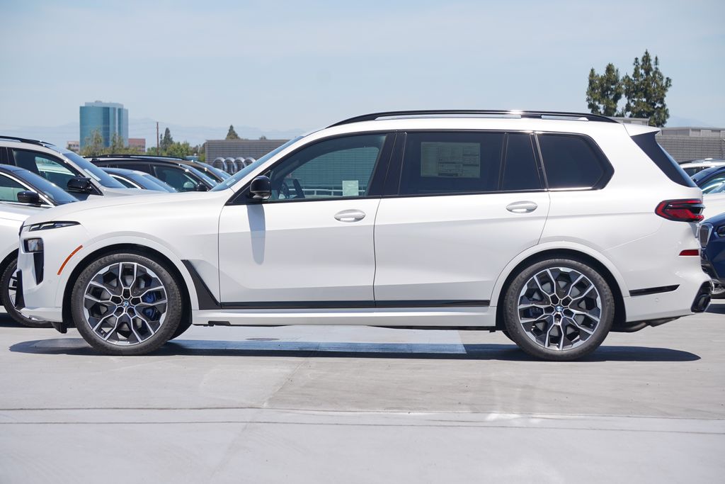 2025 BMW X7 M60i 4