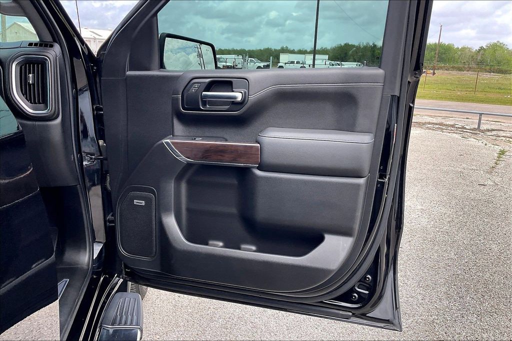 Used 2019 GMC Sierra 1500 SLT 4D Crew Cab