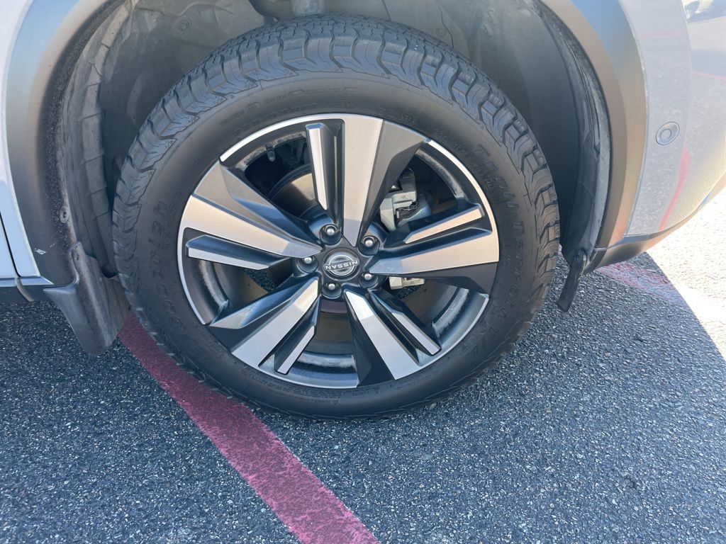 View vehicle photo 4