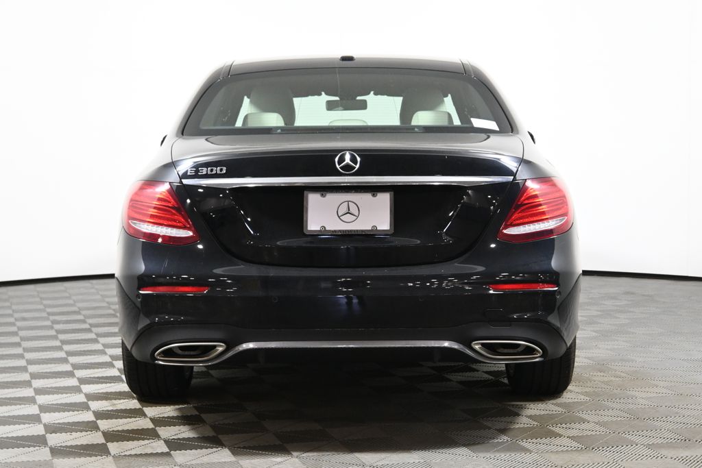 Thumbnail: 2017 Mercedes-Benz E-Class - 9