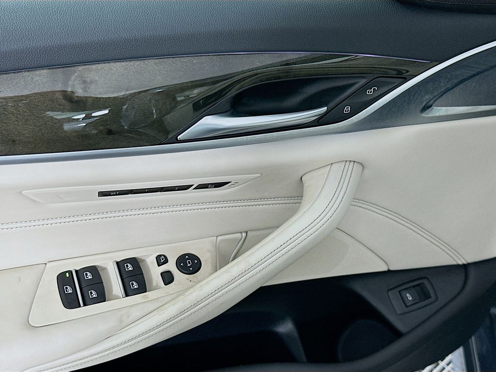 2019 BMW 5 Series 540i 18
