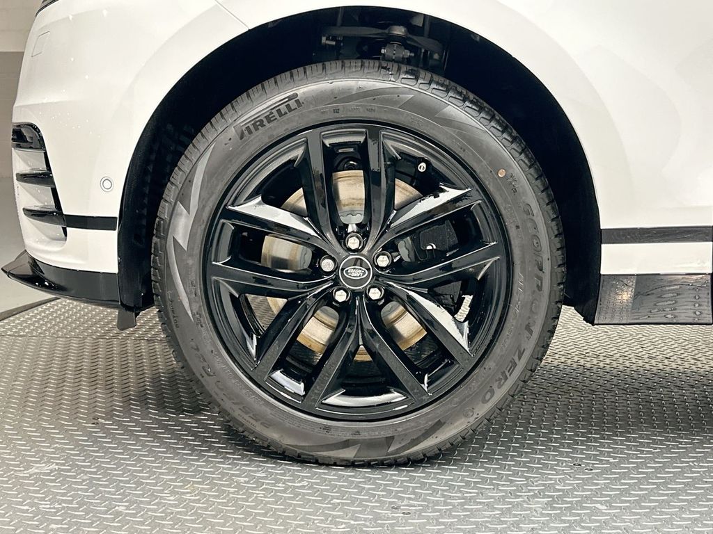 2026 Land Rover Range Rover Velar Dynamic SE 4
