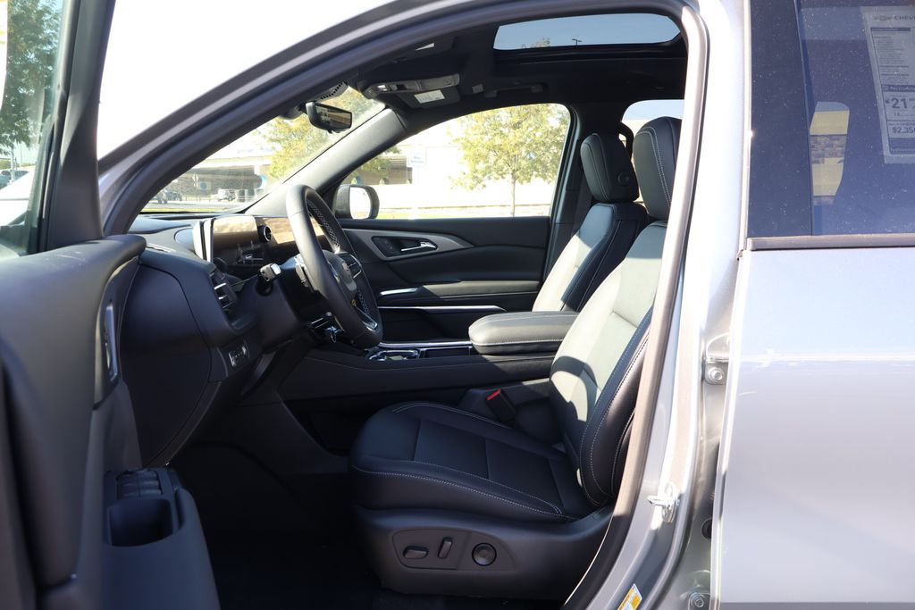 Thumbnail: 2026 Chevrolet Traverse - 14