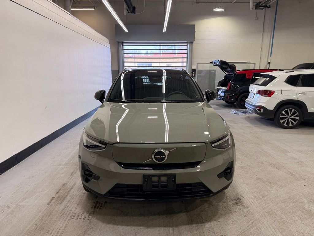 Thumbnail: 2023 Volvo XC40 - 8