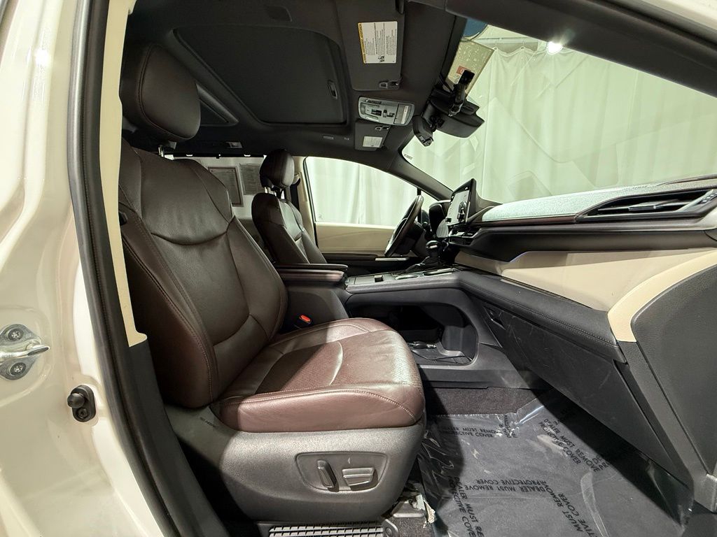 Thumbnail: 2023 Toyota Sienna - 23