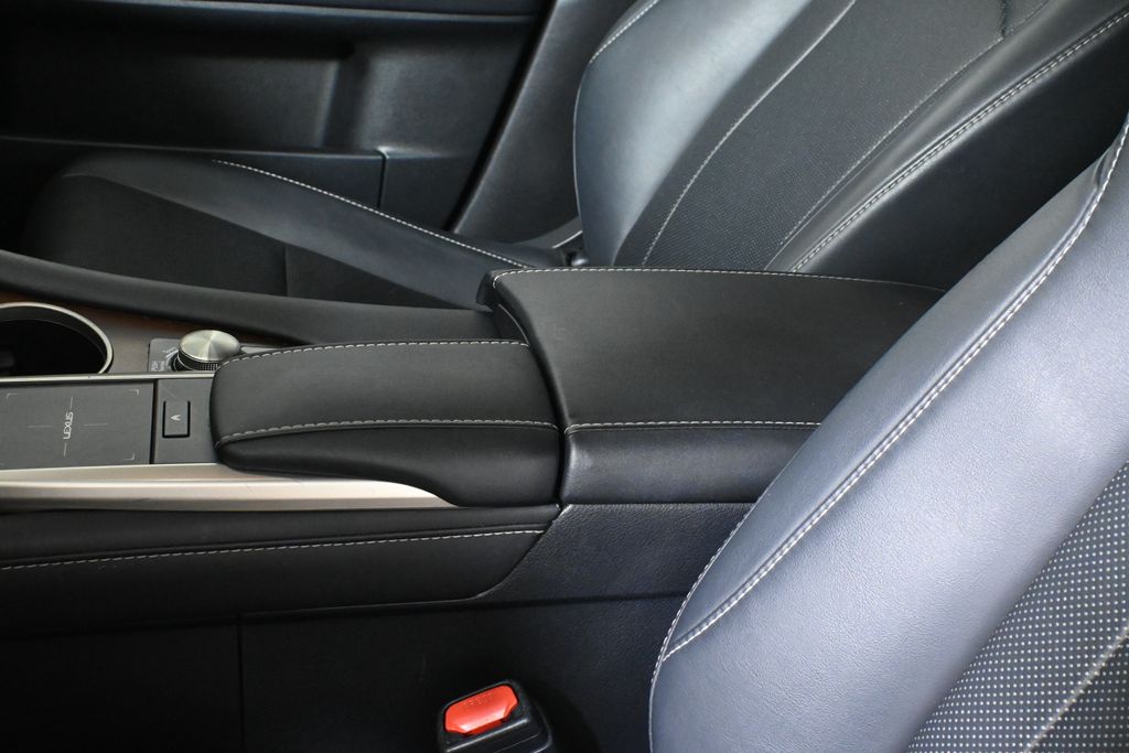 Thumbnail: 2021 Lexus RX - 27