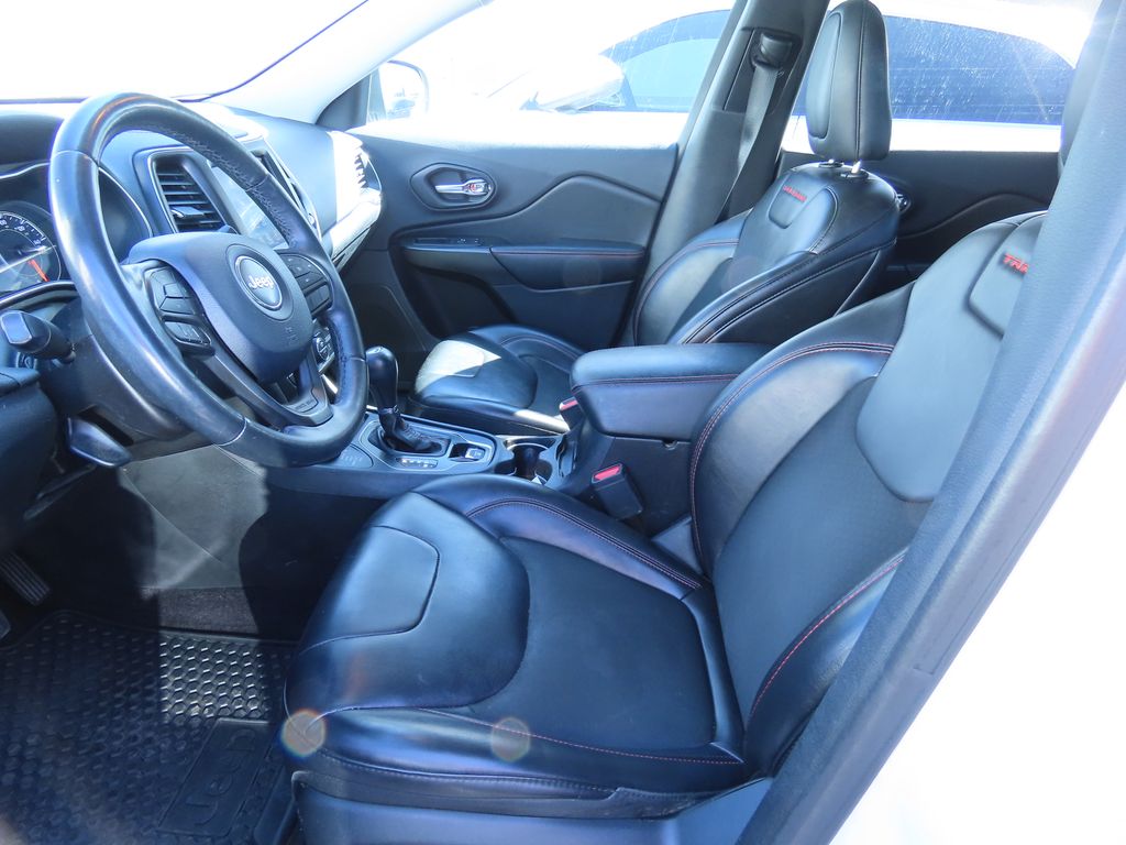 Thumbnail: 2019 Jeep Cherokee - 10