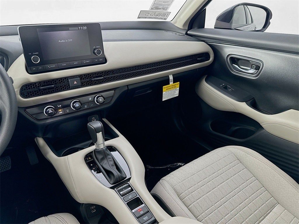2025 Honda HR-V LX photo