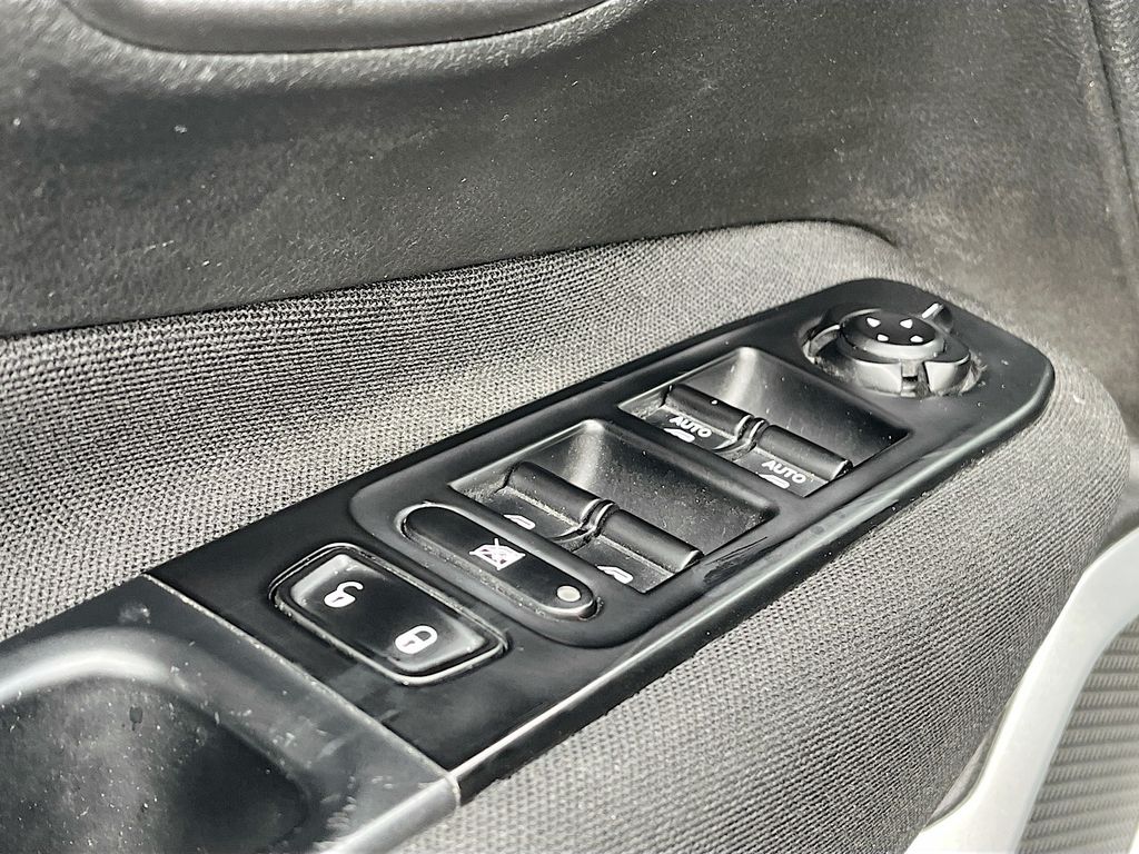 Used 2021 Blue Jeep Latitude image 18