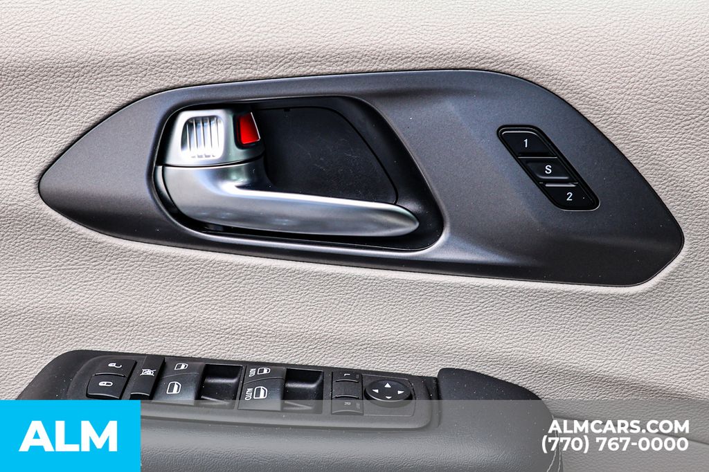 Used 2023 Black Chrysler Touring L image 48