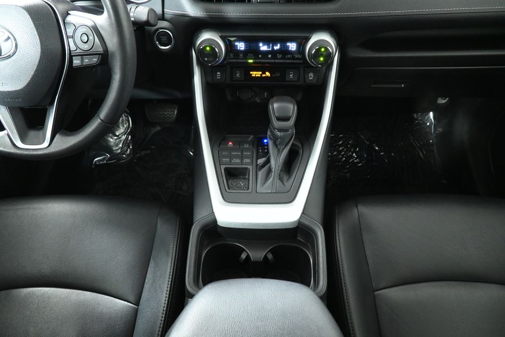 Thumbnail: 2021 Toyota RAV4 - 23