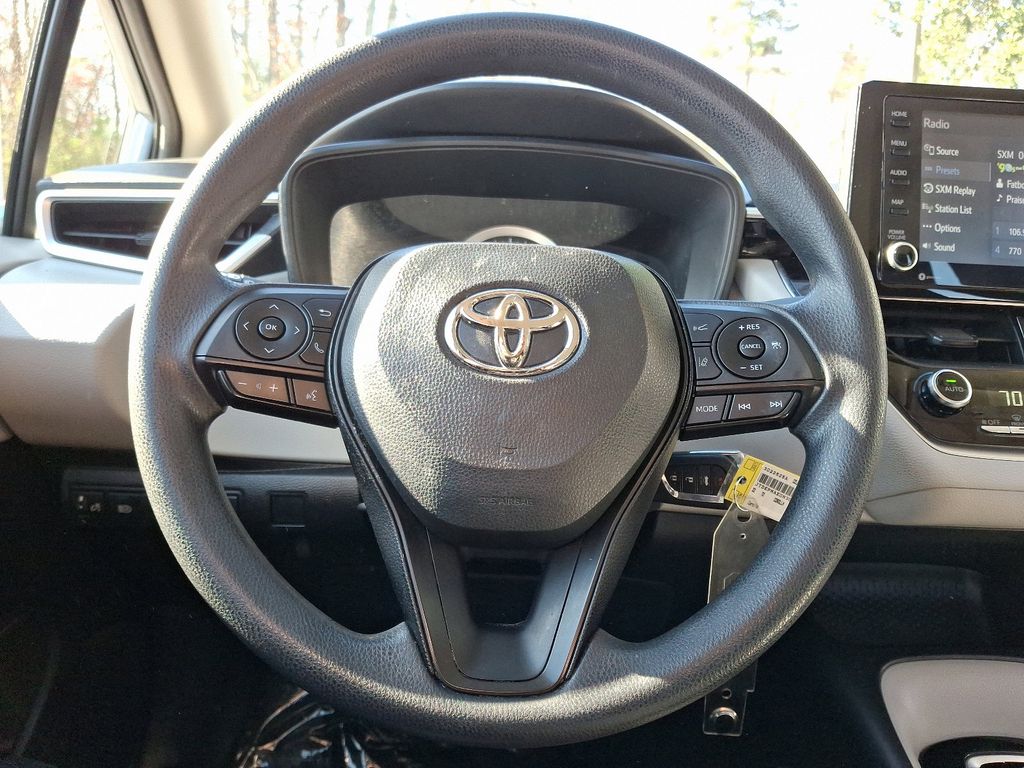 2022 Toyota Corolla LE 18