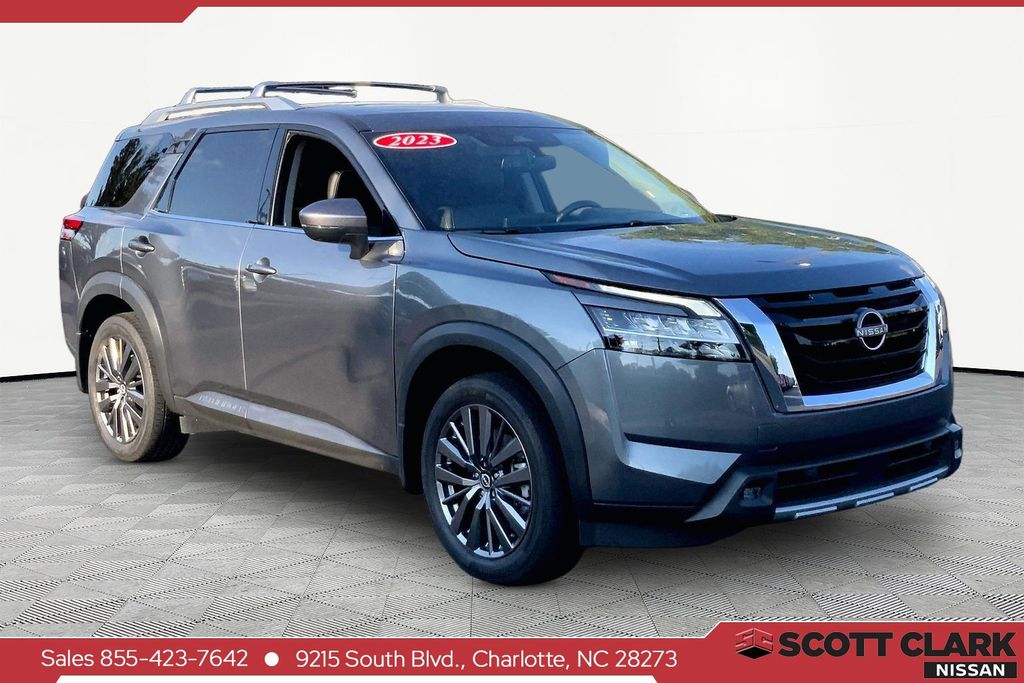 2022 Nissan Pathfinder SL