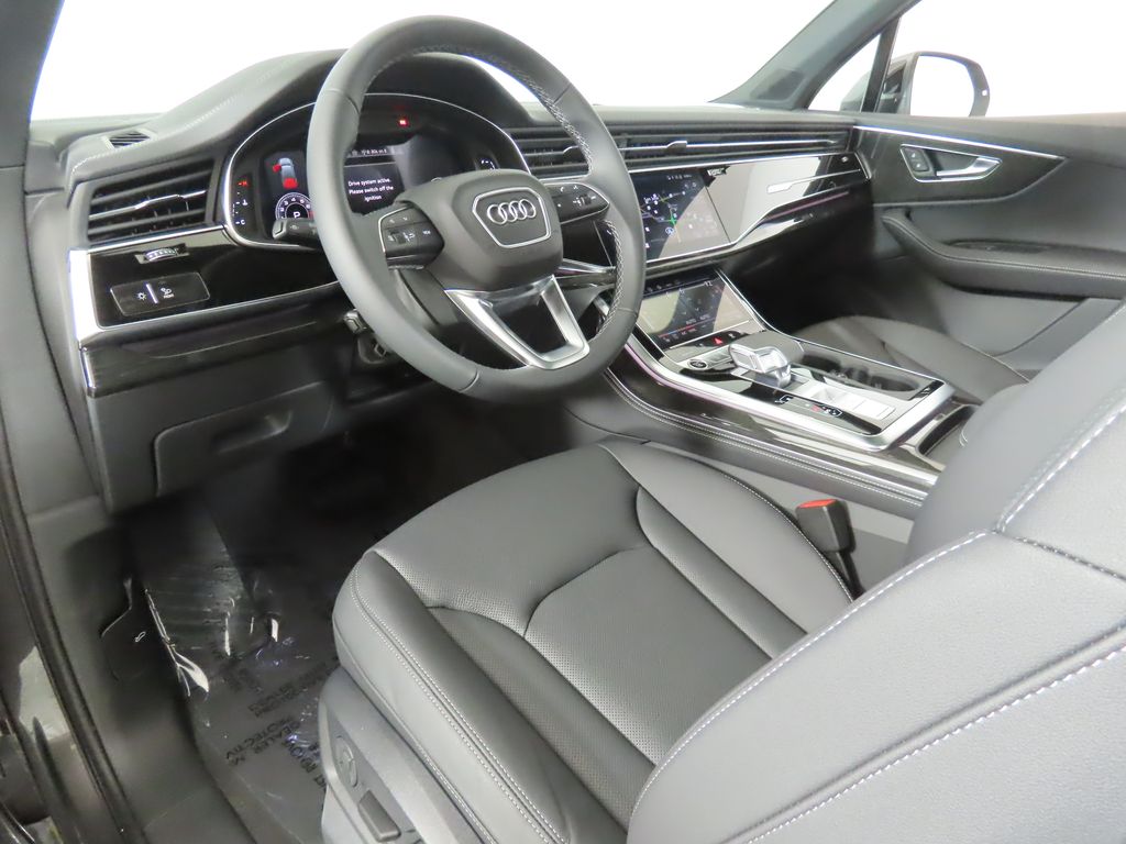 Thumbnail: 2025 Audi Q7 - 26