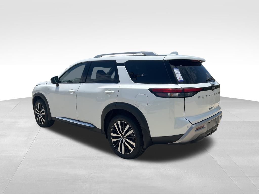 2025 Everest White Pearl Tricoat Nissan Pathfinder Platinum 4X4 SUV