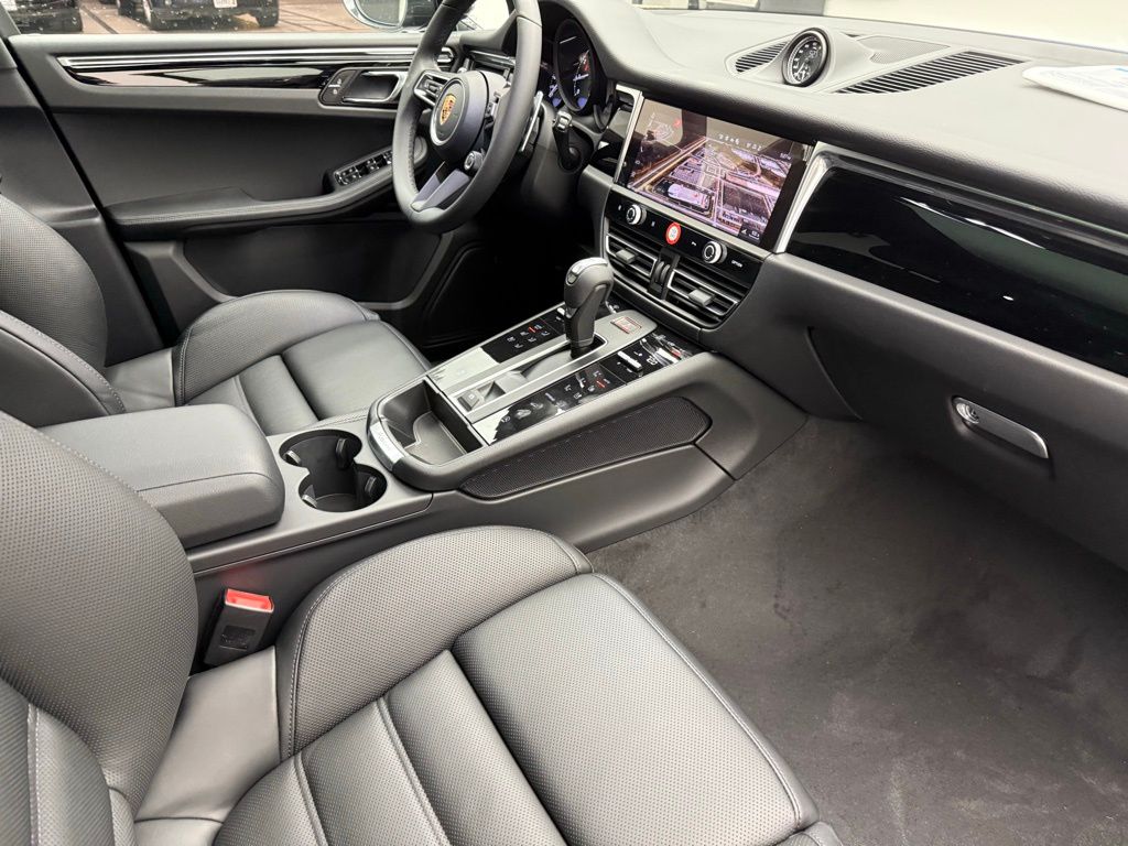 Thumbnail: 2026 Porsche Macan - 28