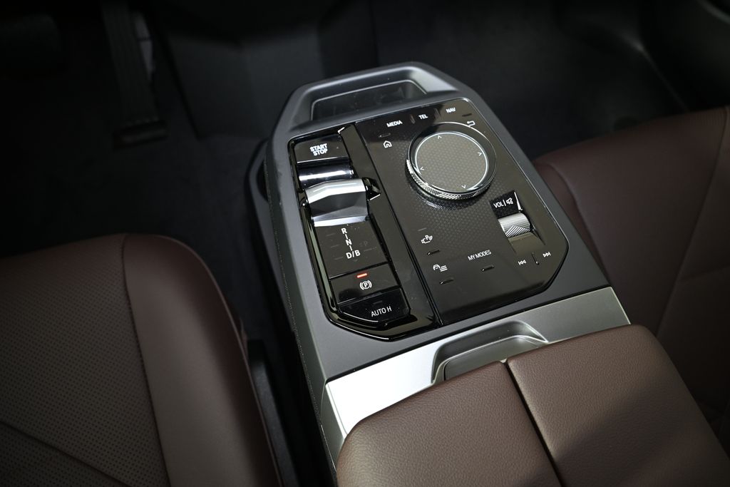 Thumbnail: 2025 BMW iX - 19