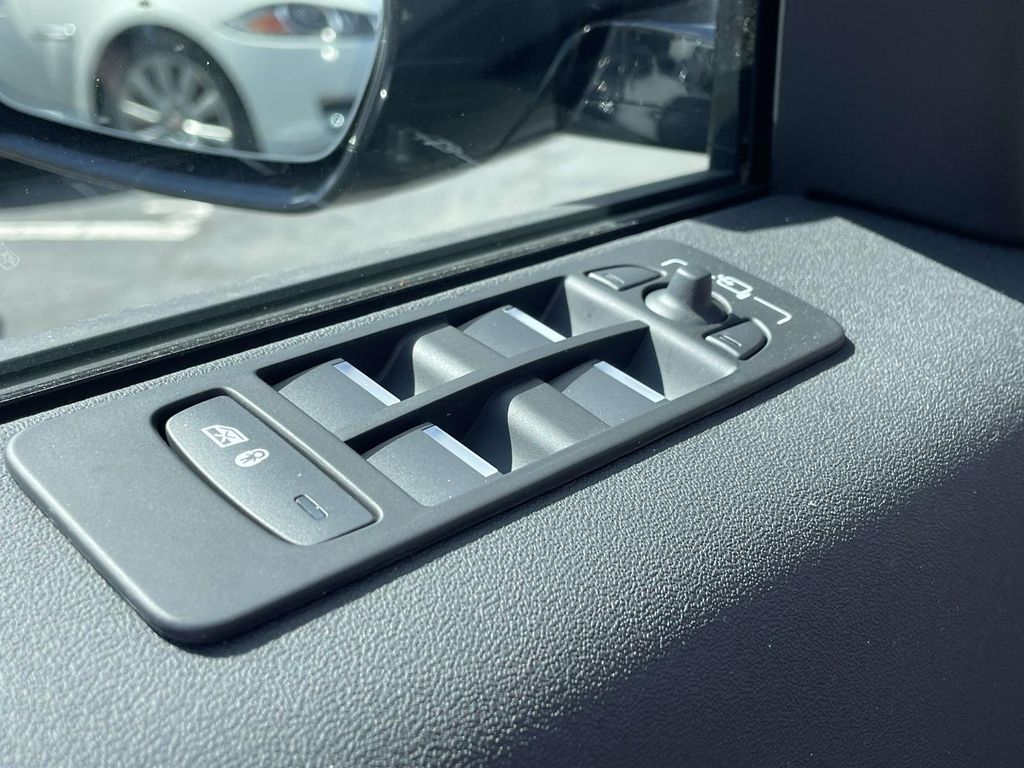 New 2026 Blue Land Rover Landmark image 34