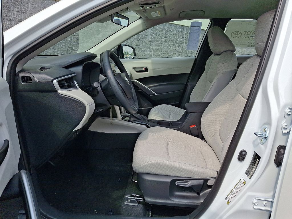 2025 Toyota Corolla Cross L 9