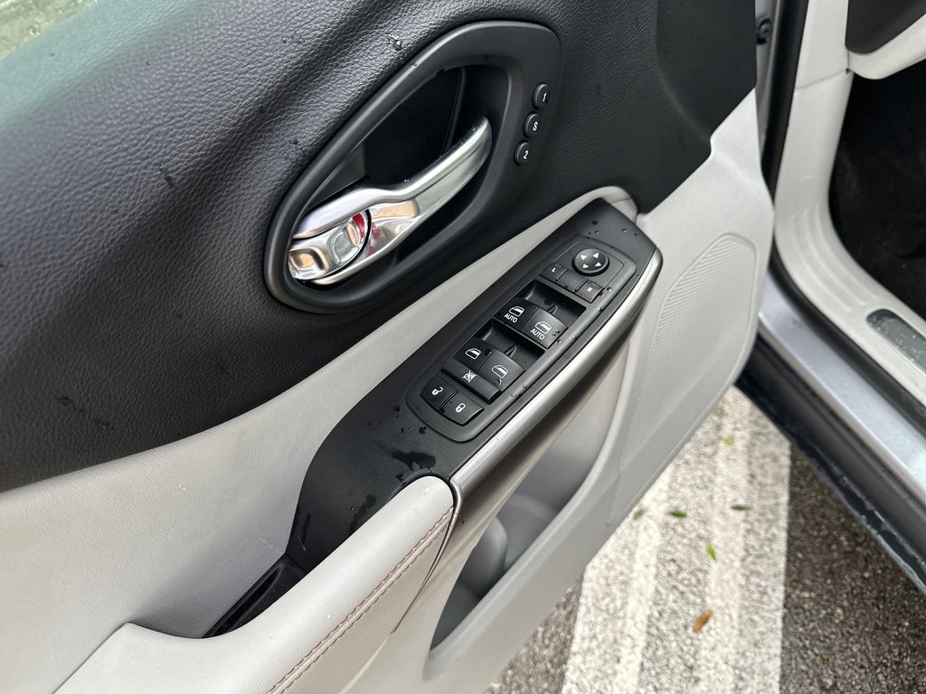 Used Car 2019 Jeep Cherokee  Limited For Sale Under $20,000 In Austin, Texas