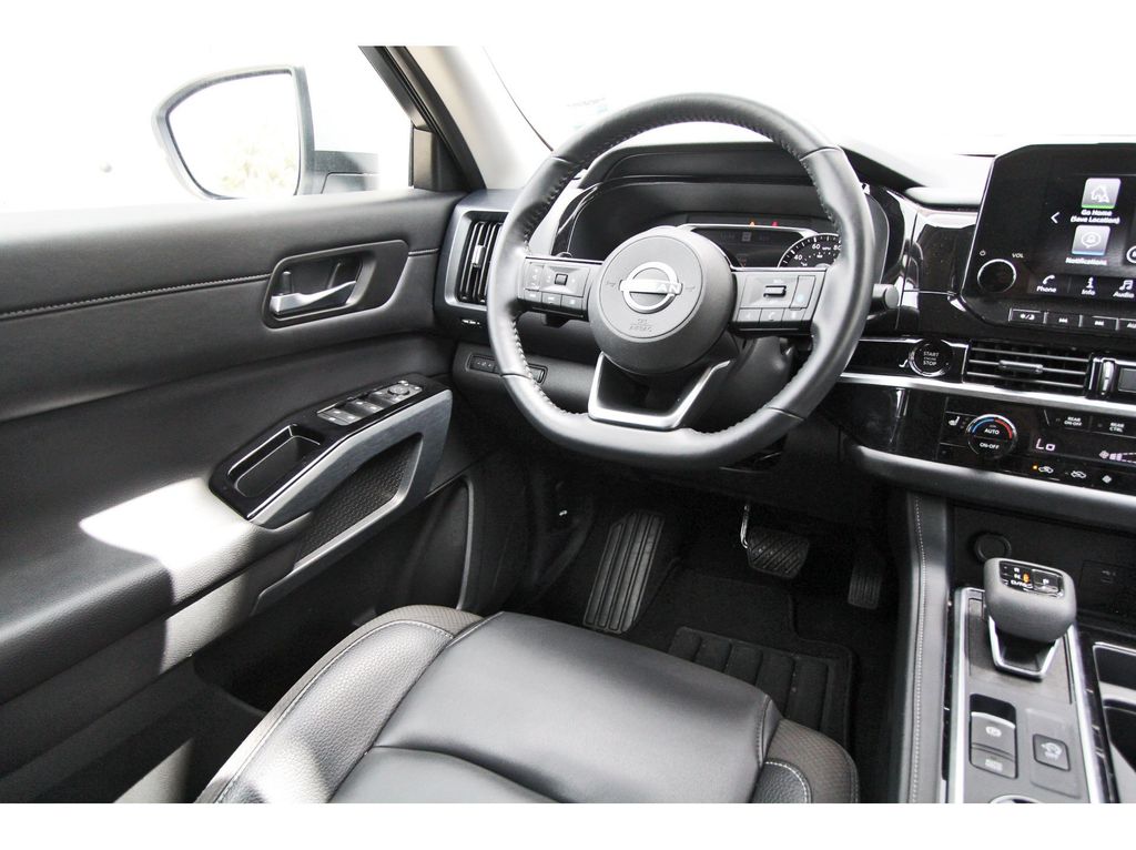 2025 Nissan Pathfinder SL - 7