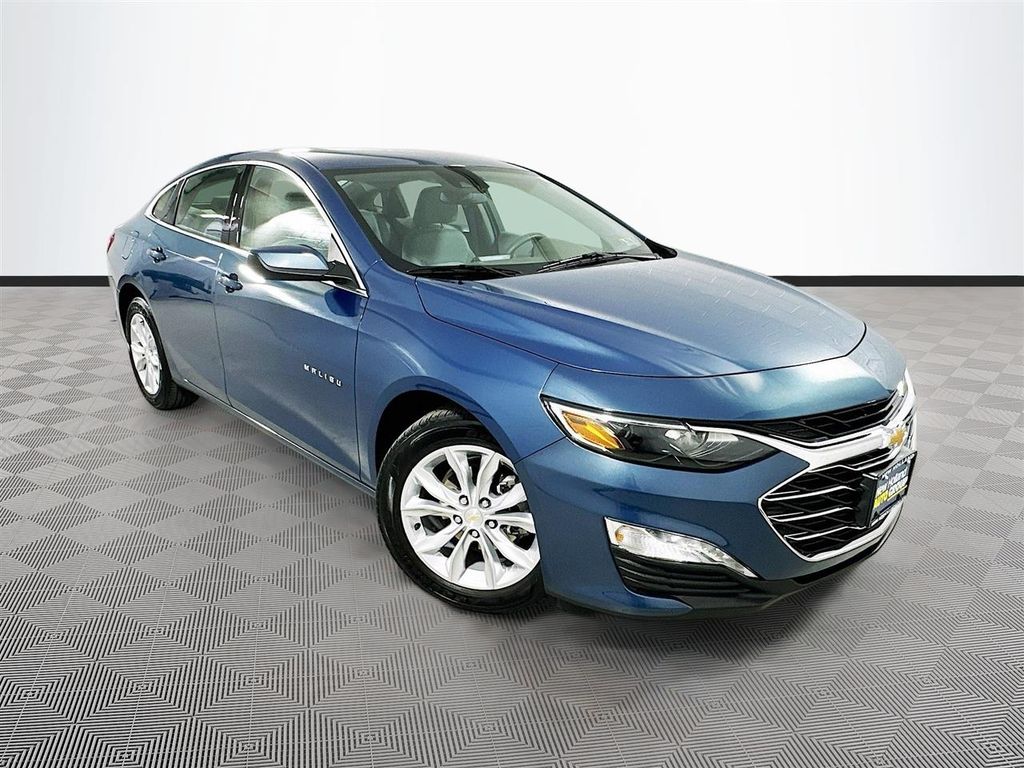 2024 Chevrolet Malibu LT with 1LT FWD