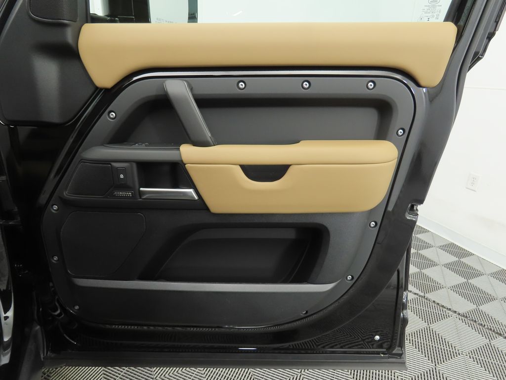 2025 Land Rover Defender 110 25