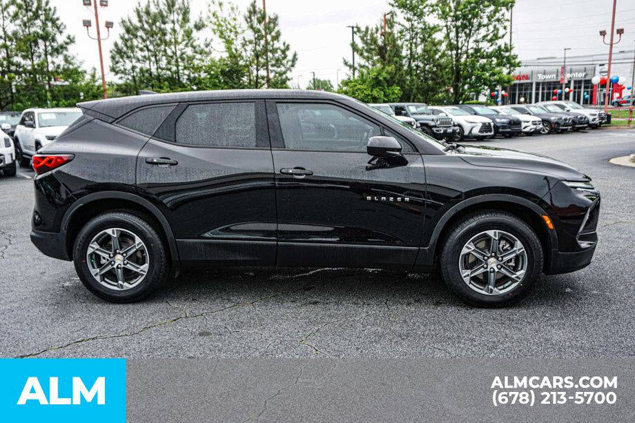 Used 2025 Black Chevrolet LT image 9
