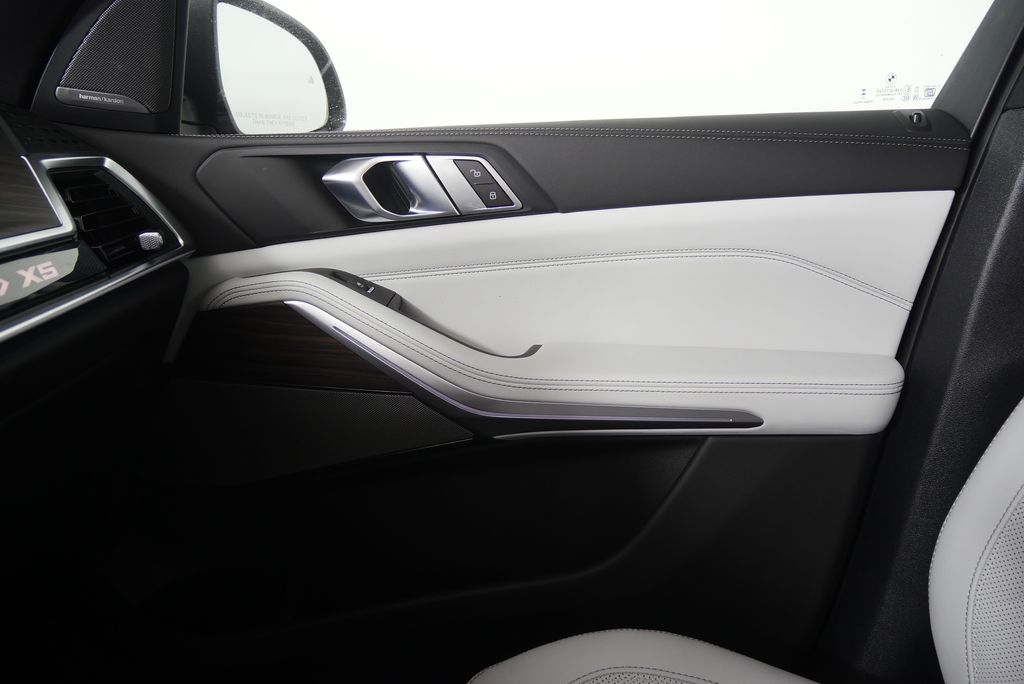 Thumbnail: 2026 BMW X5 - 24