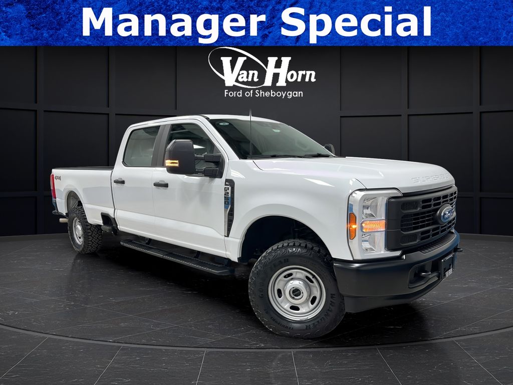 Oxford White 2025 Ford F-250 Super Duty Pickup Truck Four-Wheel Drive Automatic