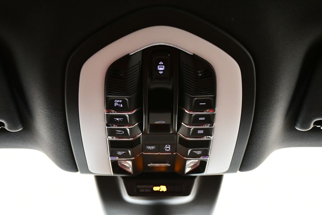 Thumbnail: 2024 Porsche Macan - 22