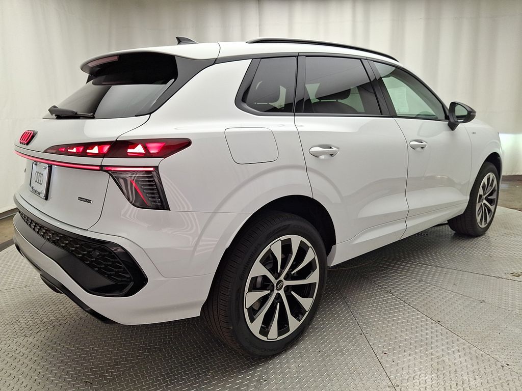 Thumbnail: 2026 Audi Q3 - 3