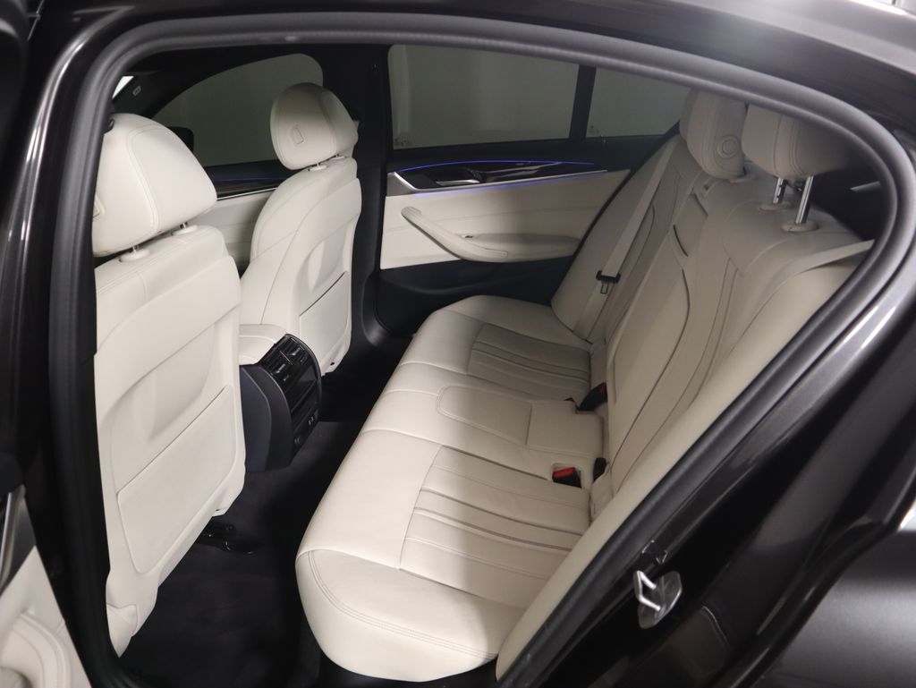 Thumbnail: 2021 BMW 5 Series - 22