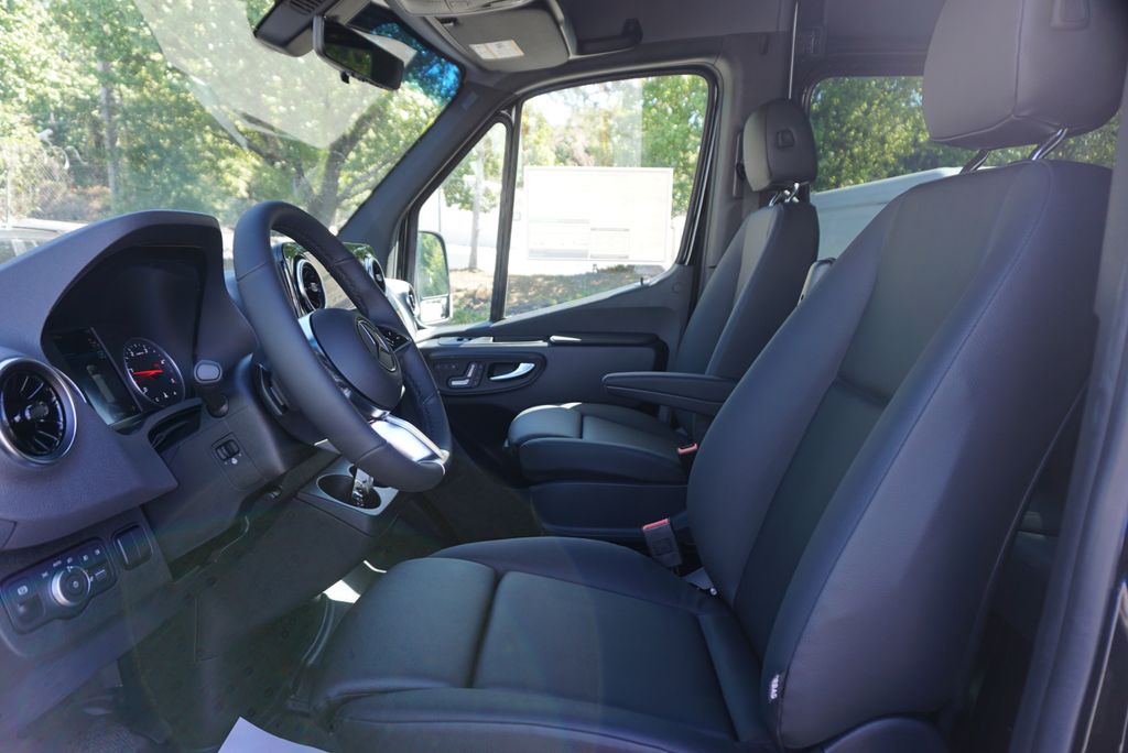 Thumbnail: 2025 Mercedes-Benz Sprinter - 28